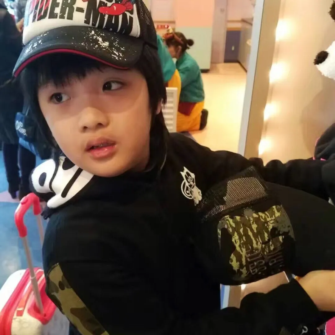 吳鎮宇18歲兒子近照身形圓潤變化驚人！曾不滿外貌被評擊向網民宣戰！