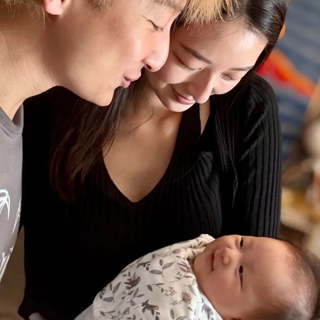 方力申愛妻葉萱頸部驚現密集紅斑！憂慮傳染女兒即做一事預防！