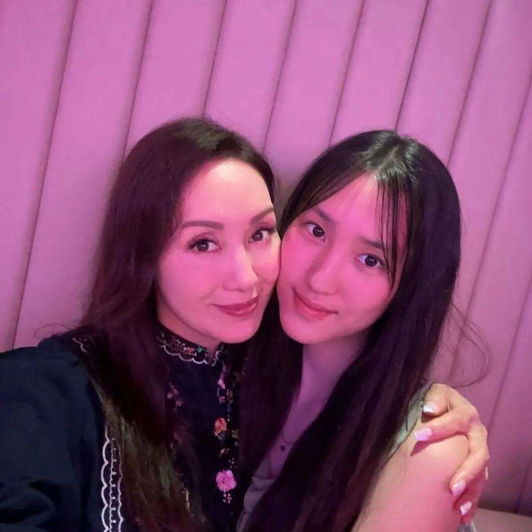 郭可盈16歲女兒近照曝光顏值再升級！清純氣質意外撞樣炎明熹？！