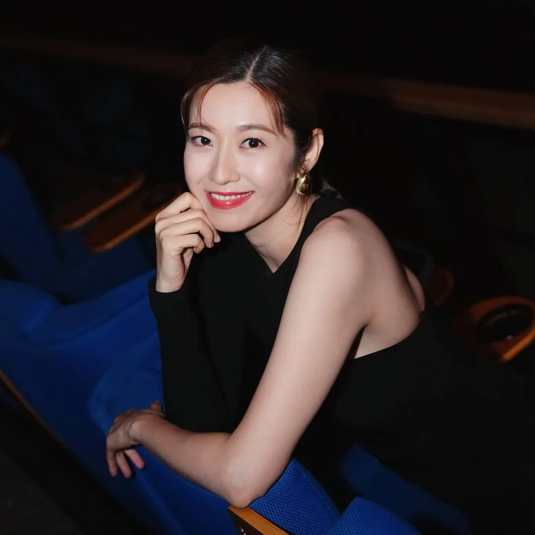 陳自瑤旗袍Look大晒S型魔鬼曲線！嫵媚眼神迷爆發極致女人味！