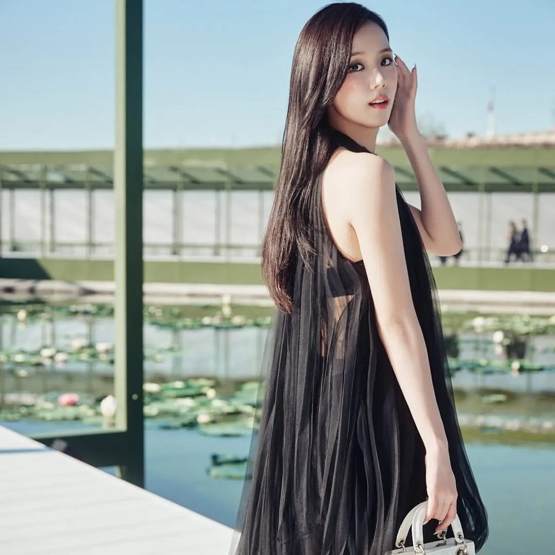 Jisoo新劇驚現「災難級」演技！入行多年無進步負評如潮！網民狠批：拜託別再演戲！