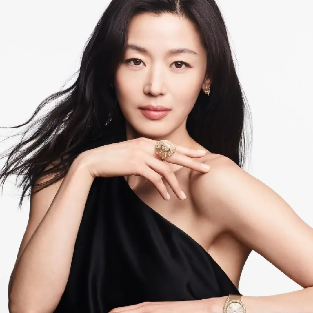 44歲全智賢小背心晒結實11字腹肌！零贅肉超Fit體態震驚網民：完全唔似兩子之母！