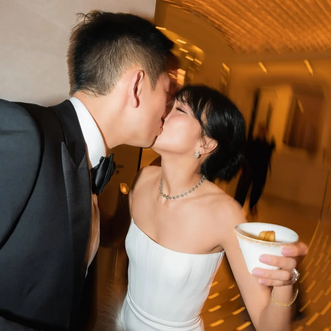 鄭丹瑞孫女「腳趾戴巨鑽」奢華又霸氣！鄭瑤公開囡囡名字！深情告白：你是我整個宇宙！