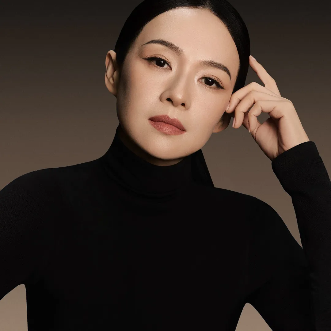 47歲章子怡近照「眼腫面腫」發福大走樣？疑醫美過度致顏值插水！網民：面目全非！ 