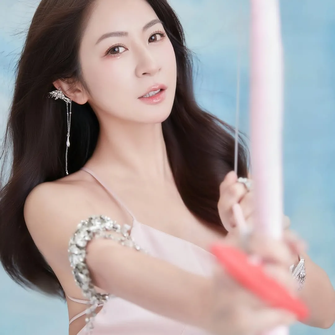 前TVB女星李焯寧現身政總酒會榮升政商界猛人！離巢後從商兼進修身家幾級跳！