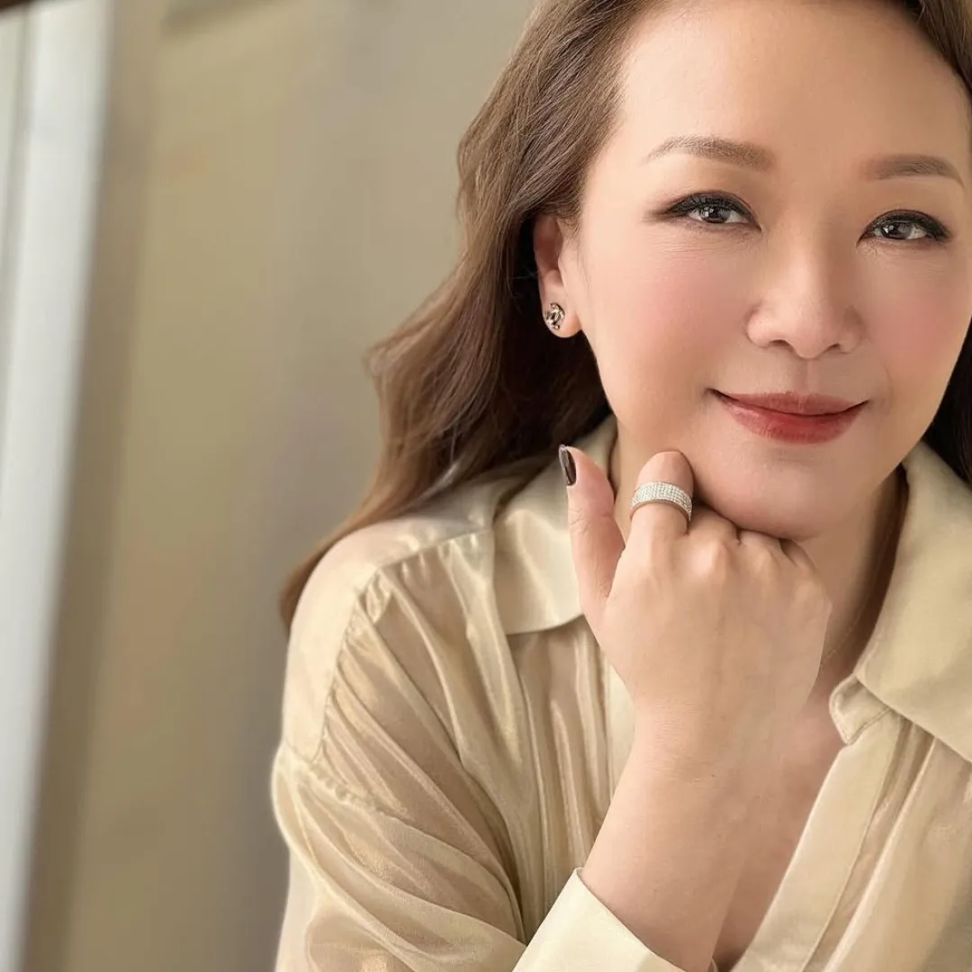 郭少芸享受單身一口氣包起3位小鮮肉陪伴！一拖三出巡冧爆被指「嘴角含春」！