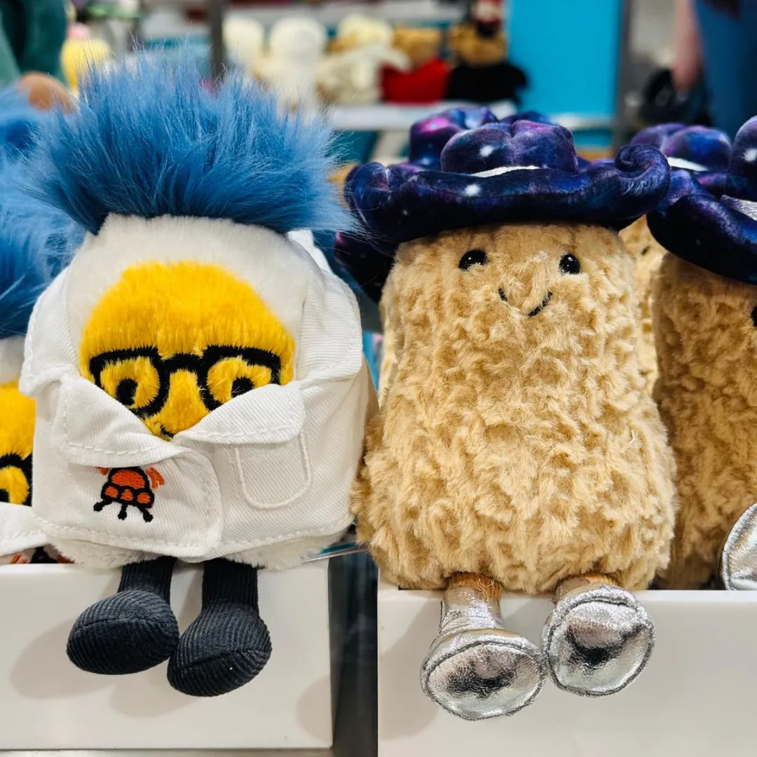 Jellycat 太空系列登陸香港連卡佛！必買太空花生、黑洞吊飾！打卡巨型裝置+送限量版扣針！