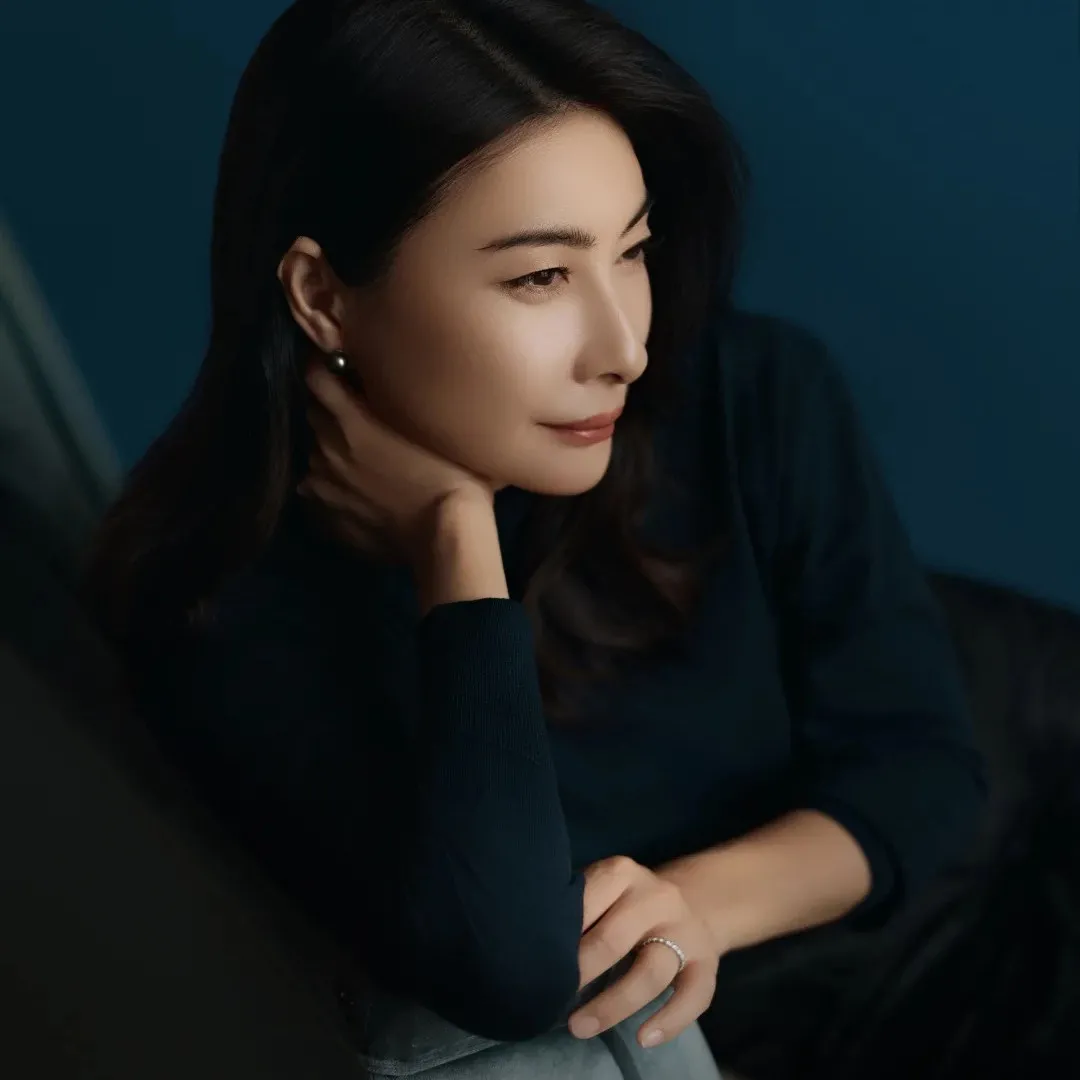 郭晶晶一家五口行山素顏真實狀態曝光！肌膚白到發光！網民激讚：國寶級即係國寶級！