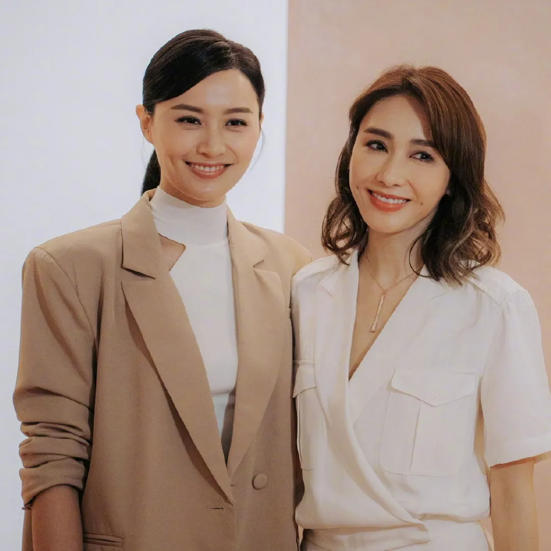 黎姿陳法拉激罕同框驚揭好友身份！凍齡美貌不相伯仲看不出相差10年！