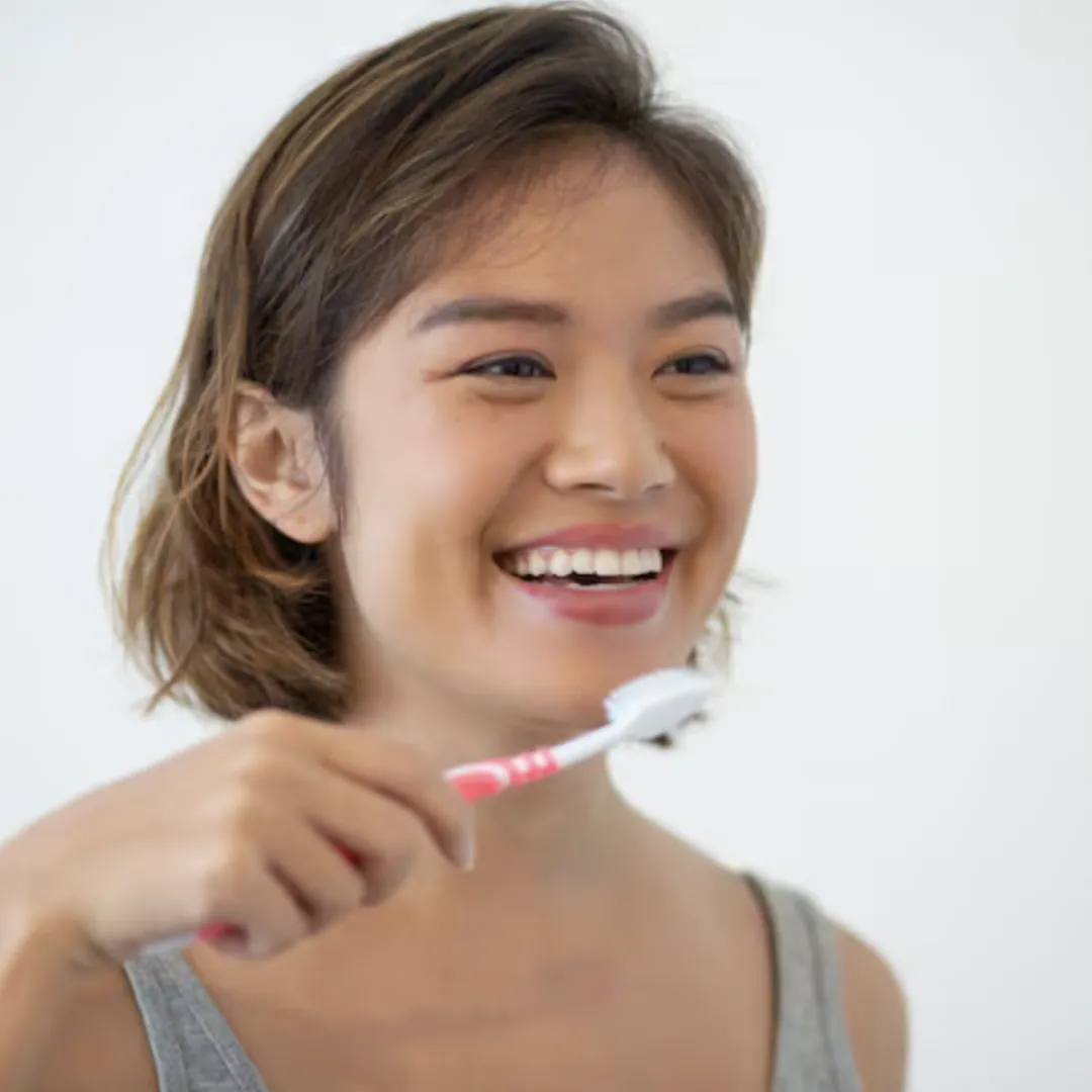 牙刷放浴室等於「食細菌」？牙醫警告：浴室潮濕恐成霉菌溫床！3刷牙習慣快改掉！