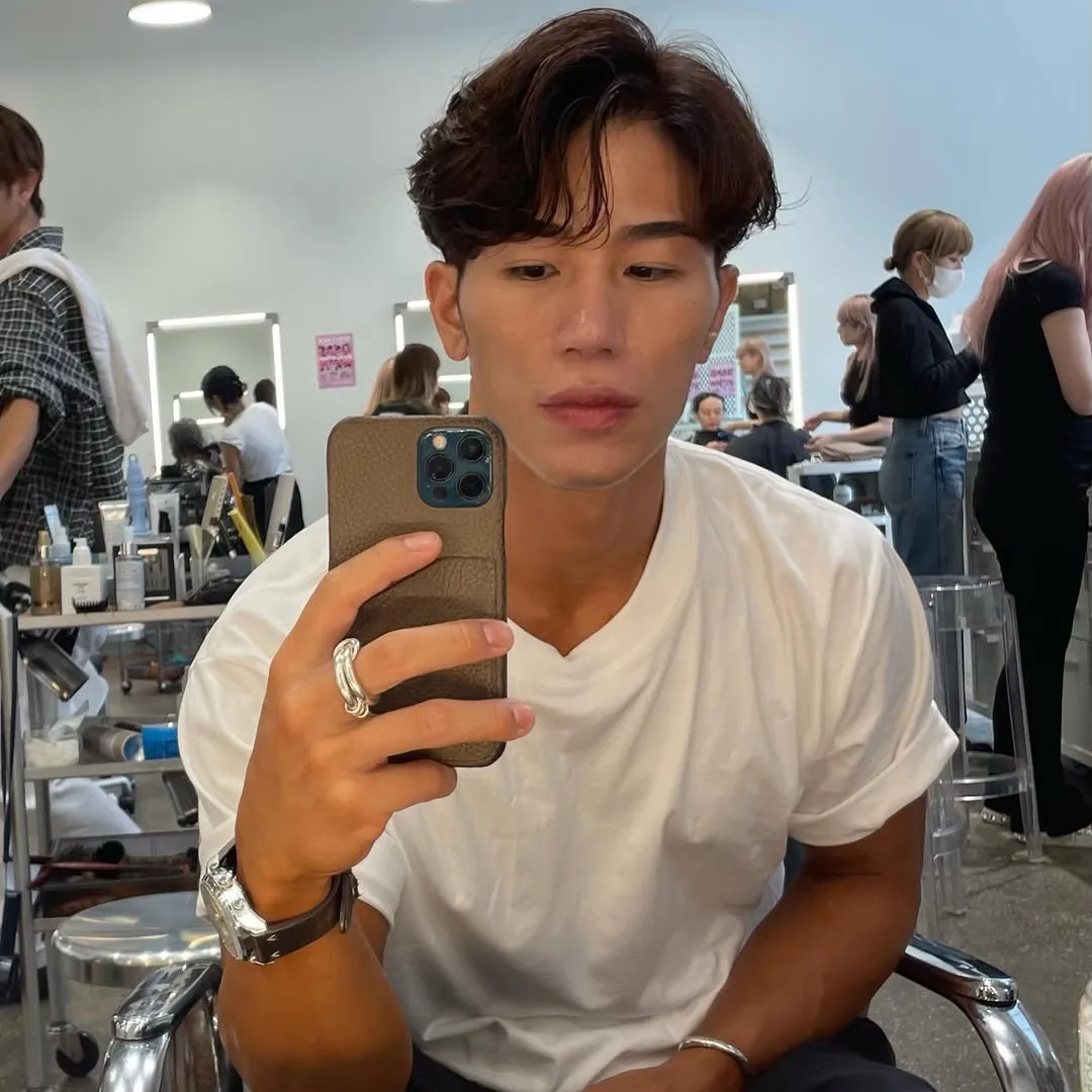 日男外貌慘被嘲「豬狒狒」受盡欺凌！ 靠醫美+操肌完美反擊！33歲逆襲變男神！