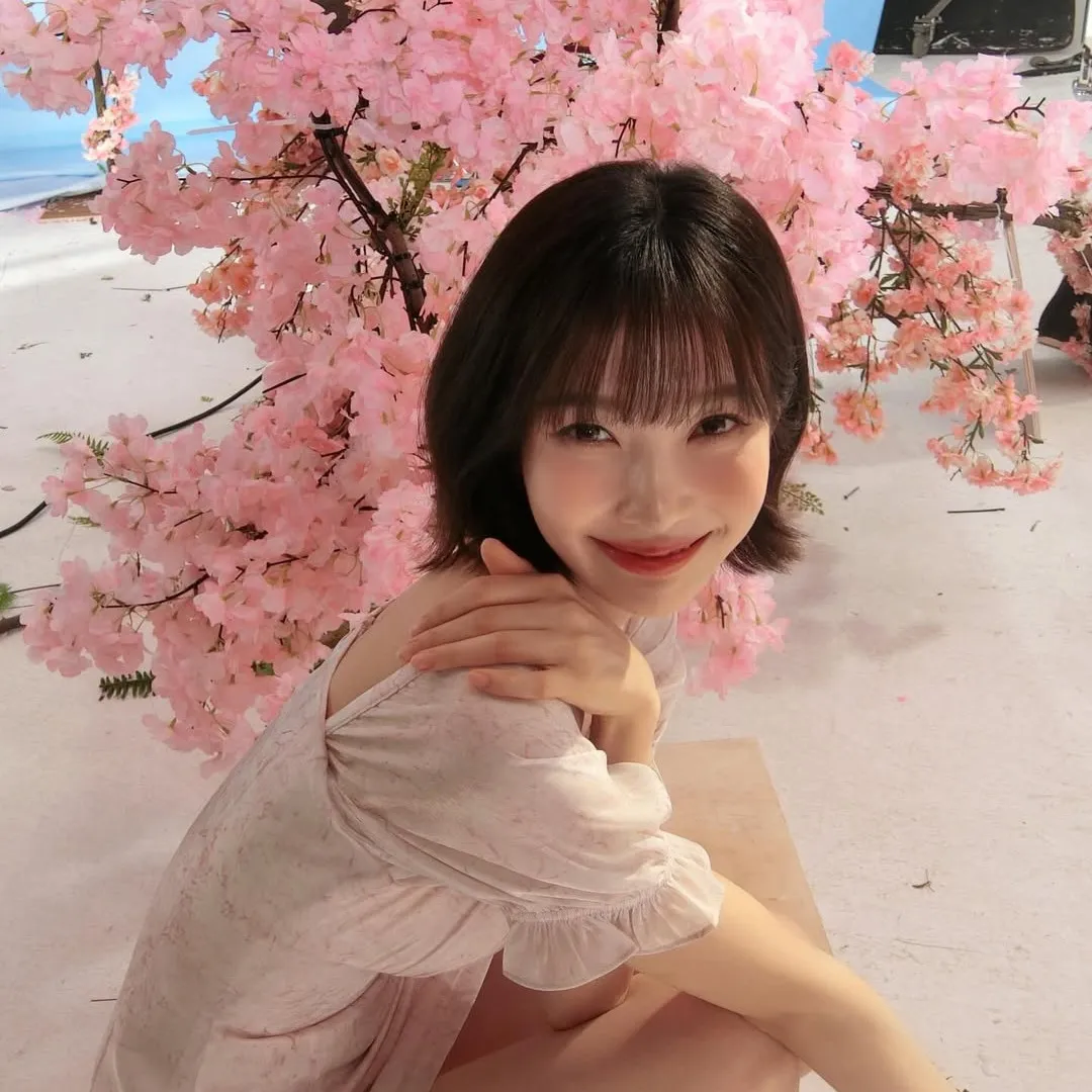 Red Velvet Joy低胸粉紅裙驚現排骨胸！過瘦紙片人身材惹人擔憂！