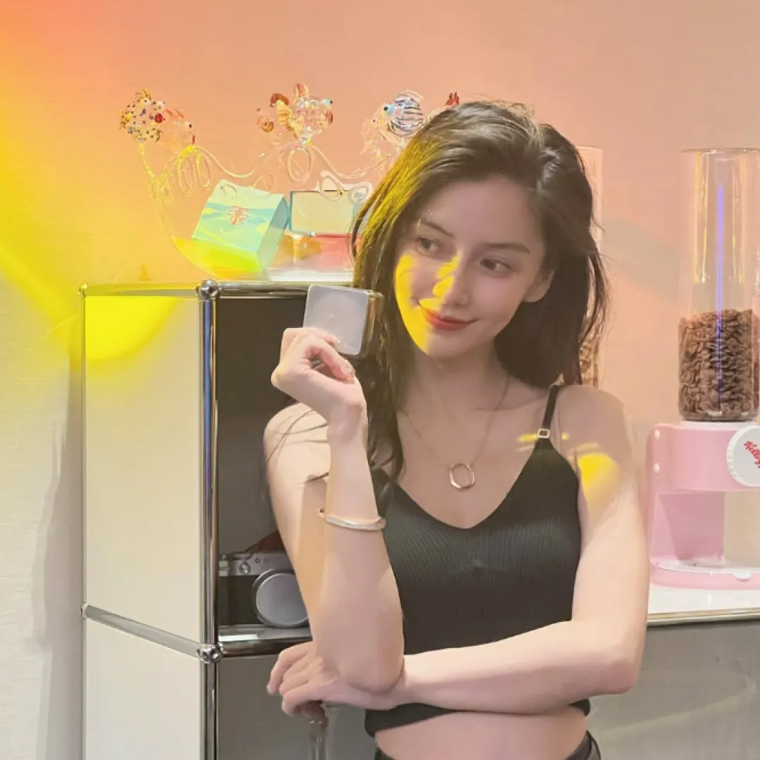 Angelababy上演水著放題晒震撼曲線！零贅肉身材+逆天長腿勁吸睛！