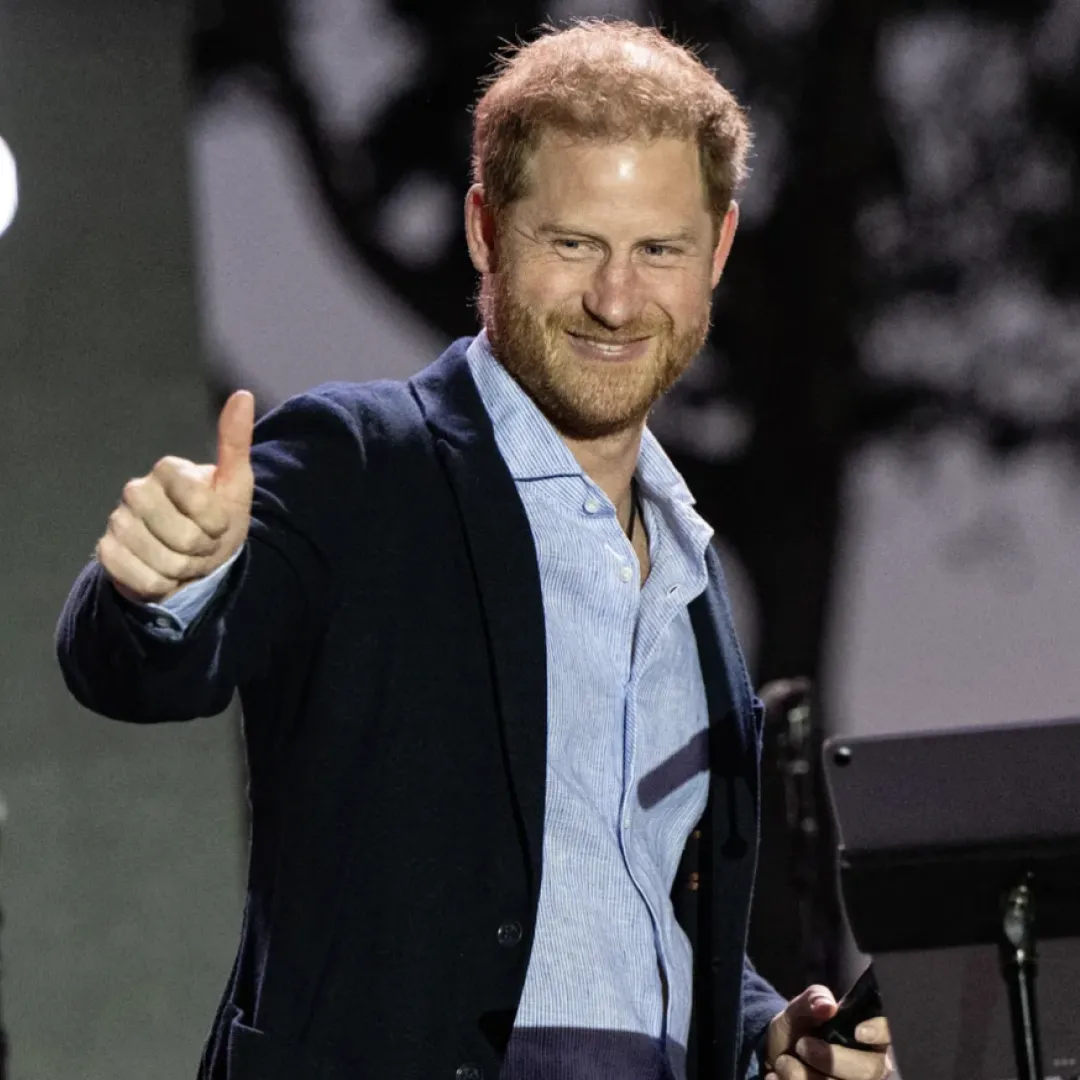 英國王室｜哈里王子婚前與女記者互稱「甜心」曖昧通話流出！爆英女王大典前夕仍通宵派對調情！