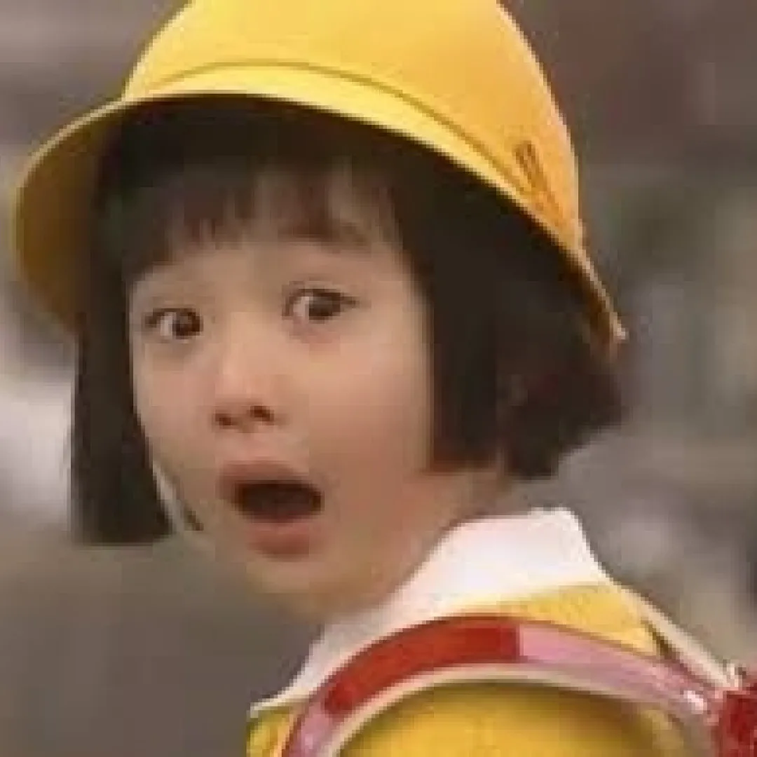 日本真人版櫻桃小丸子童星長大了！28歲變身成美少女學霸+舞台劇演員！精通4國語言！