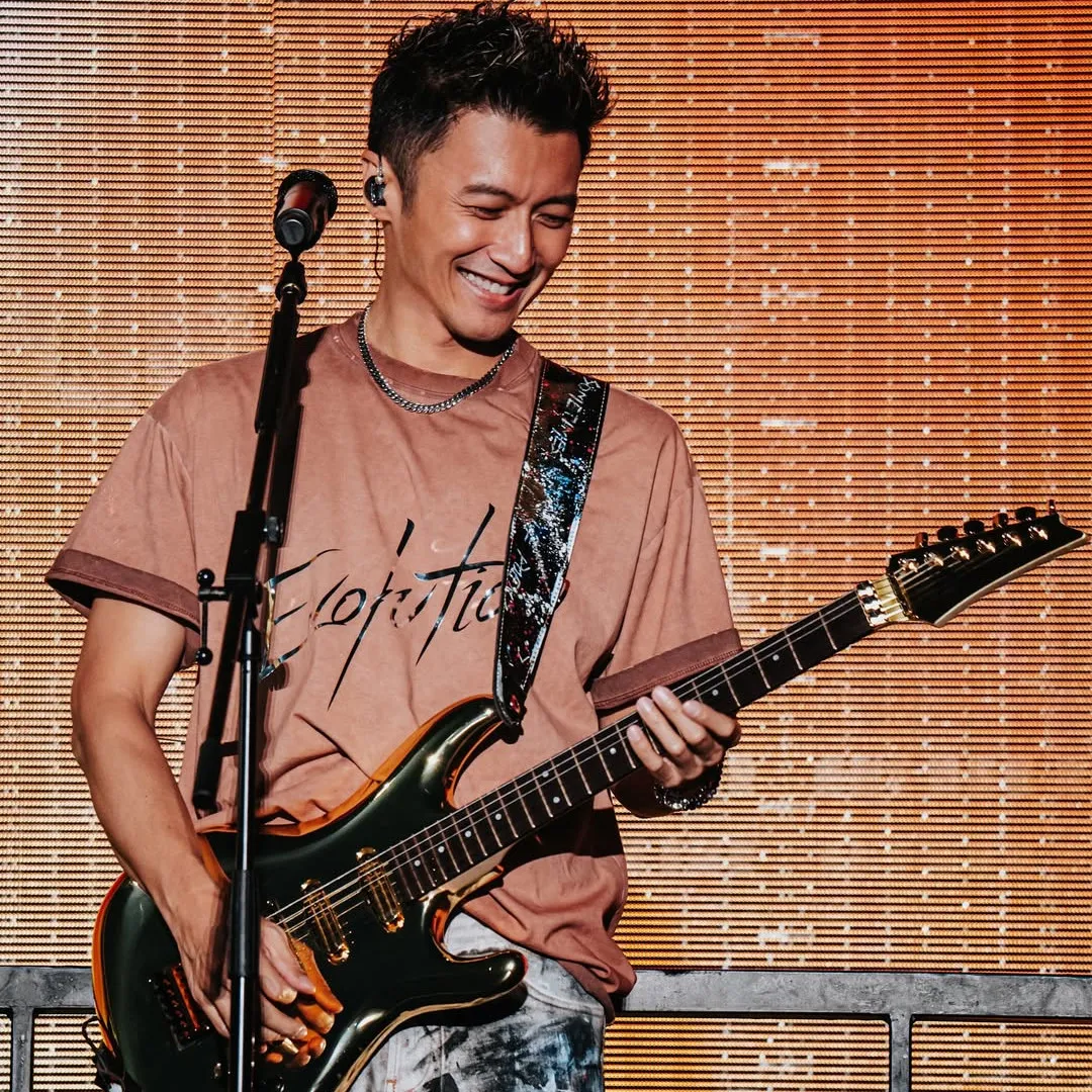 謝霆鋒手上驚現26年前王菲定情手鈪！網民反應兩極：戥張栢芝唔抵？！