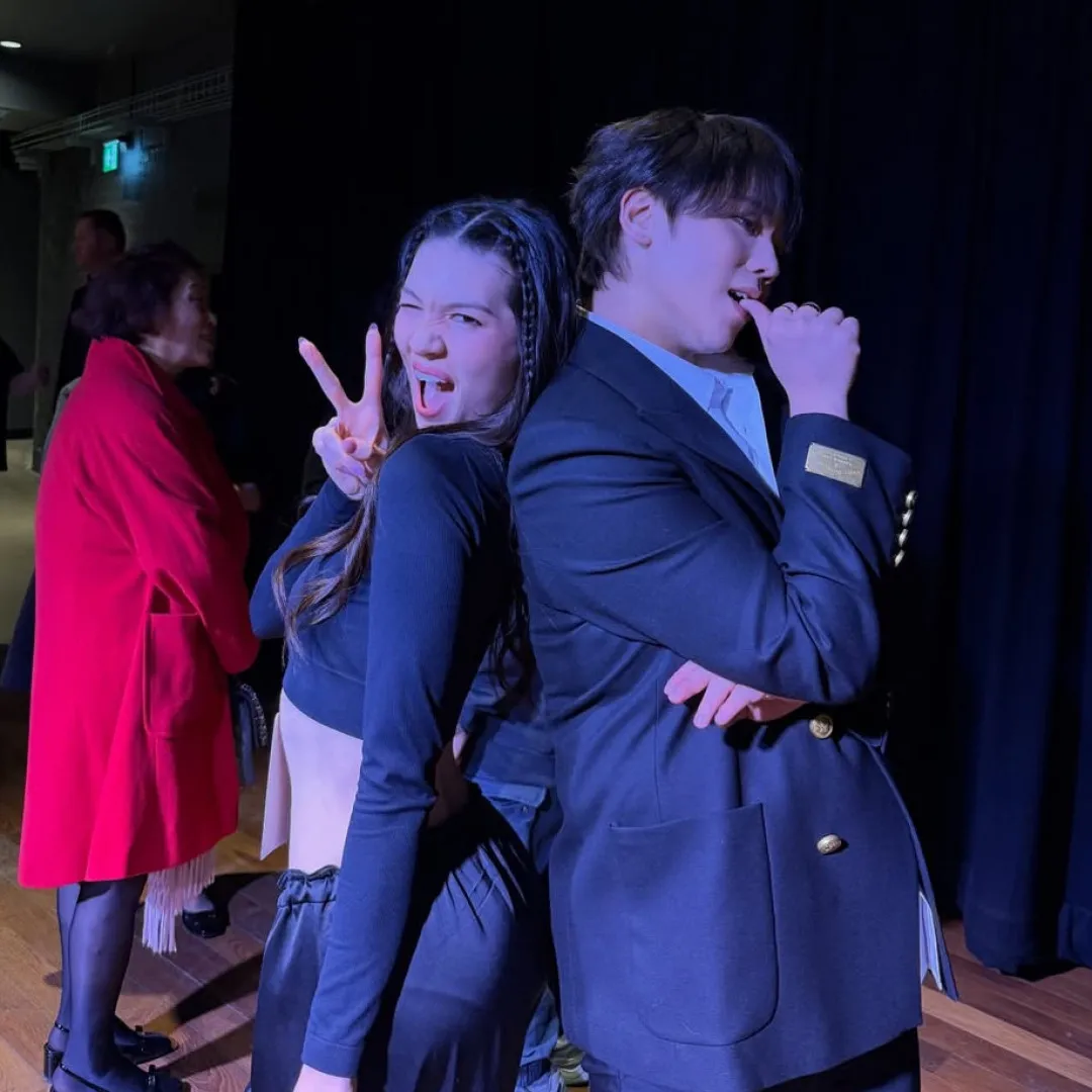 姜濤索爆混血表妹驚喜公開絕密童年片！兩老表台上敘舊大跳辣身舞！