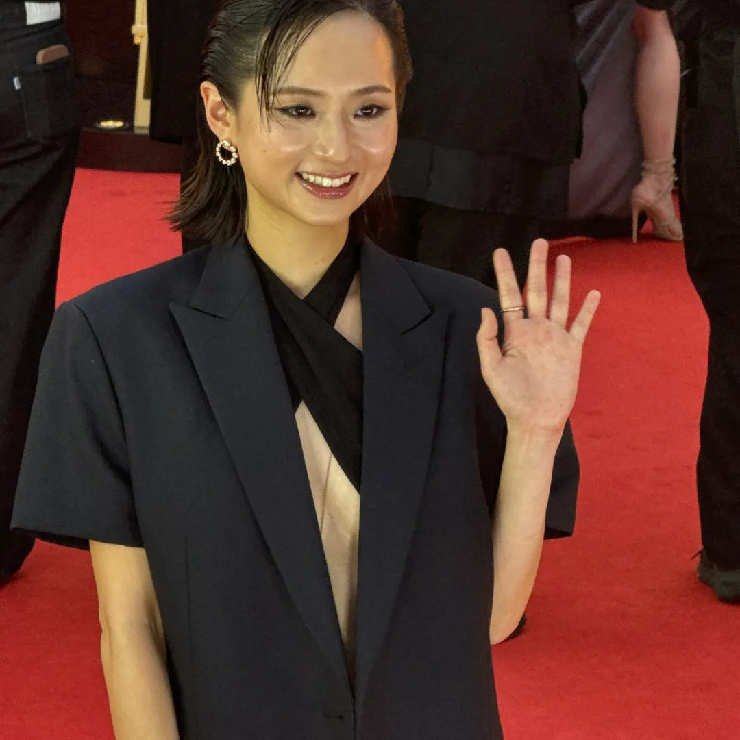 金像獎2026｜梁雍婷中門大開超性感現身紅地毯！胸形畢露搏到盡艷壓全場！