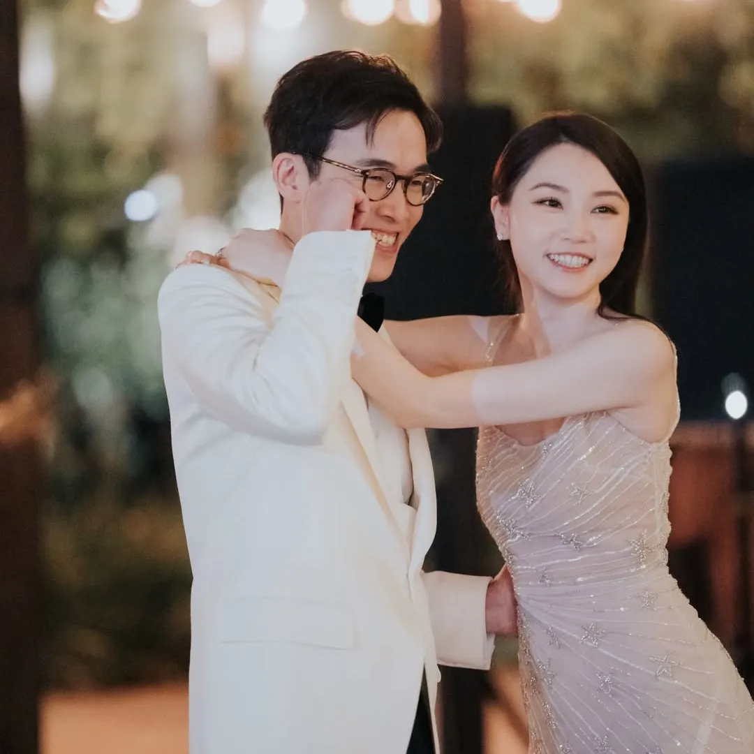 Yanny陳穎欣婚後四個月公開絕密中式裙褂相！與老公互相餵食放閃狂晒恩愛！