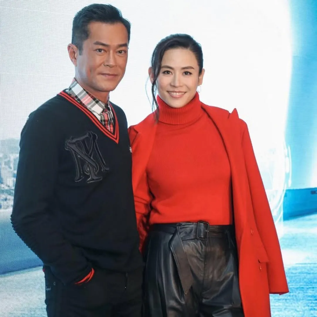 古天樂、宣萱27年前拖手合照曝光！金像獎同框細節與當年如出一轍！