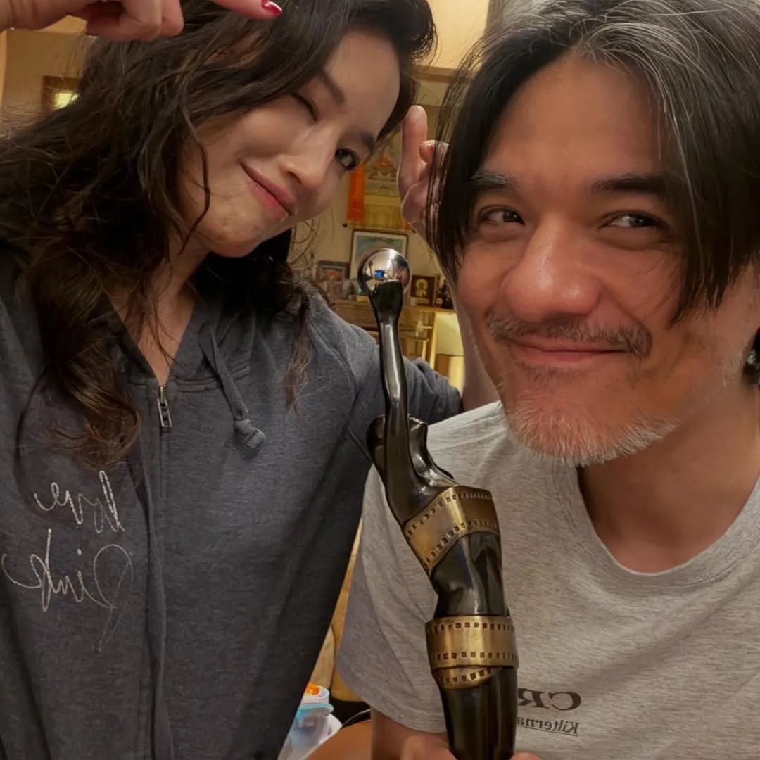 舒淇激罕與馮德倫同框曬恩愛 50歲零濾鏡素顏化妝片獲激讚！