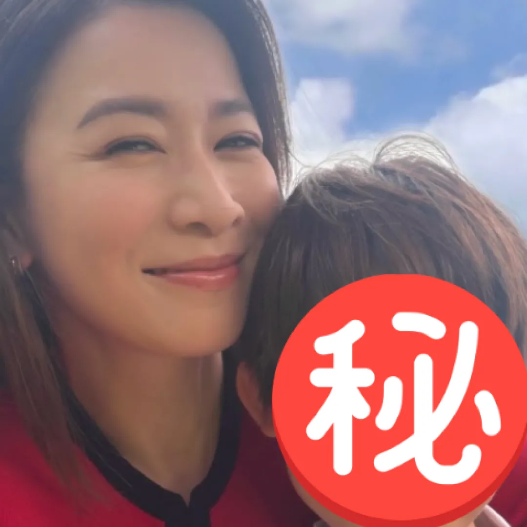 洪天明細仔11歲孖契媽佘詩曼拍廣告！周家蔚開綠燈鋪路入行！網民封「最強星三代」！