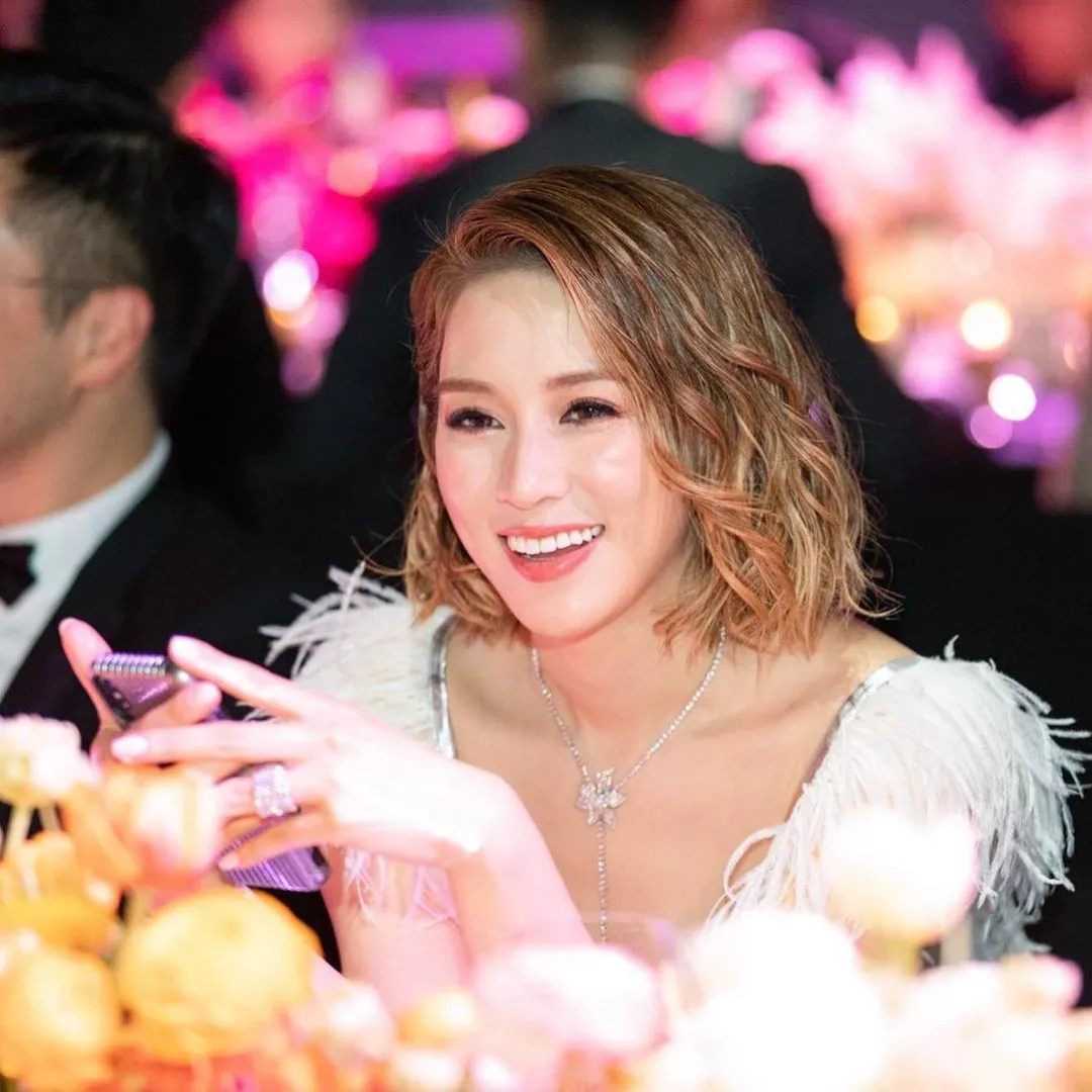 43歲徐子淇激罕重返母校艷壓全場！逆齡神顏完勝年輕20年師妹！