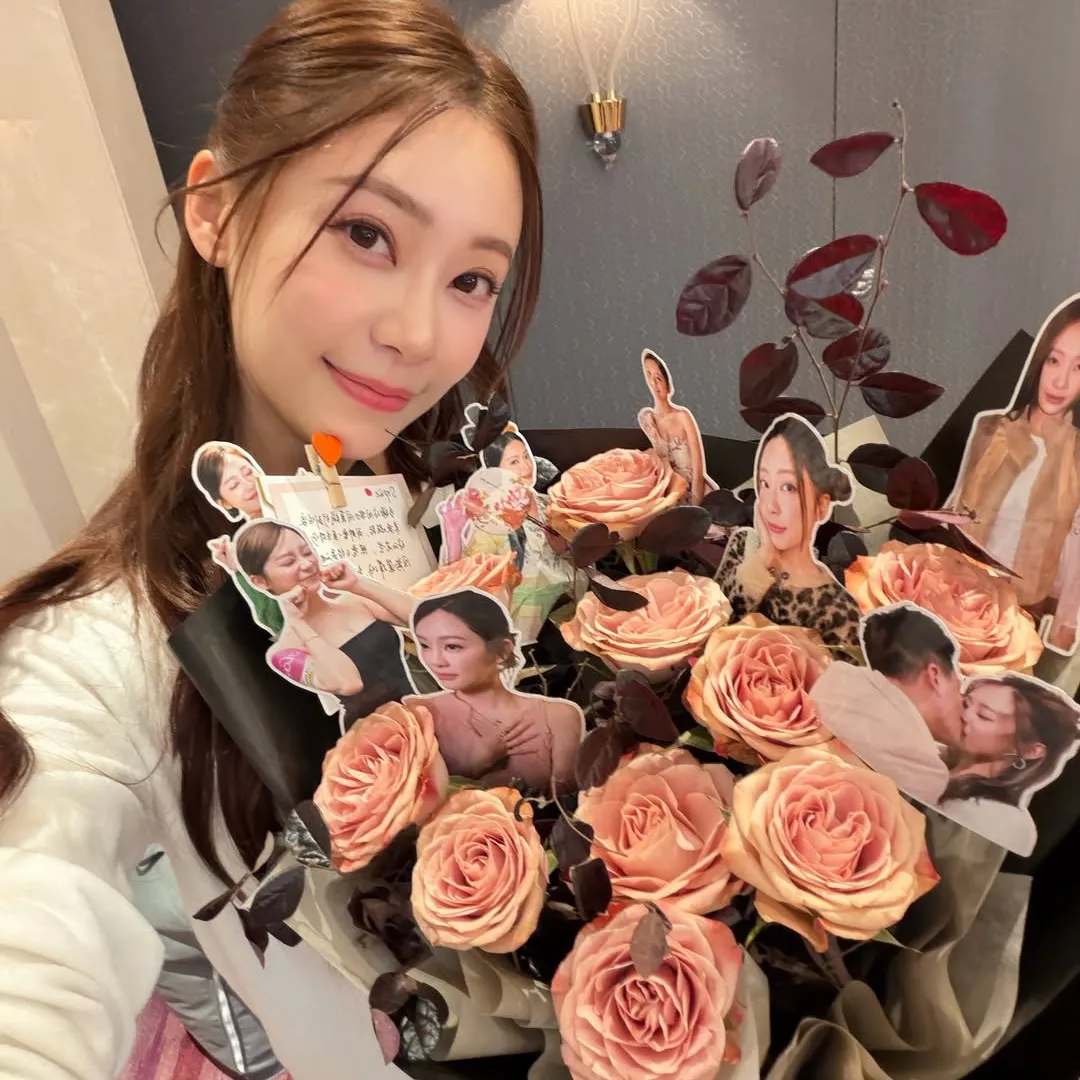 葉蒨文罕晒母女高顏值舊照！完美複製媽媽五官！網民：終於知點解你咁靚！