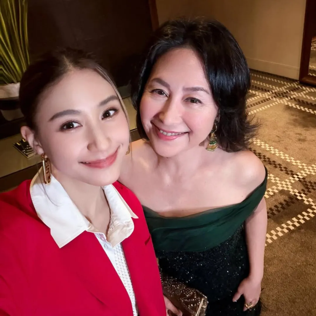 何超蓮35歲生日罕集二、三、四房家族成員！ 意外曝光姐姐何超瓊反差萌一面足證好感情！