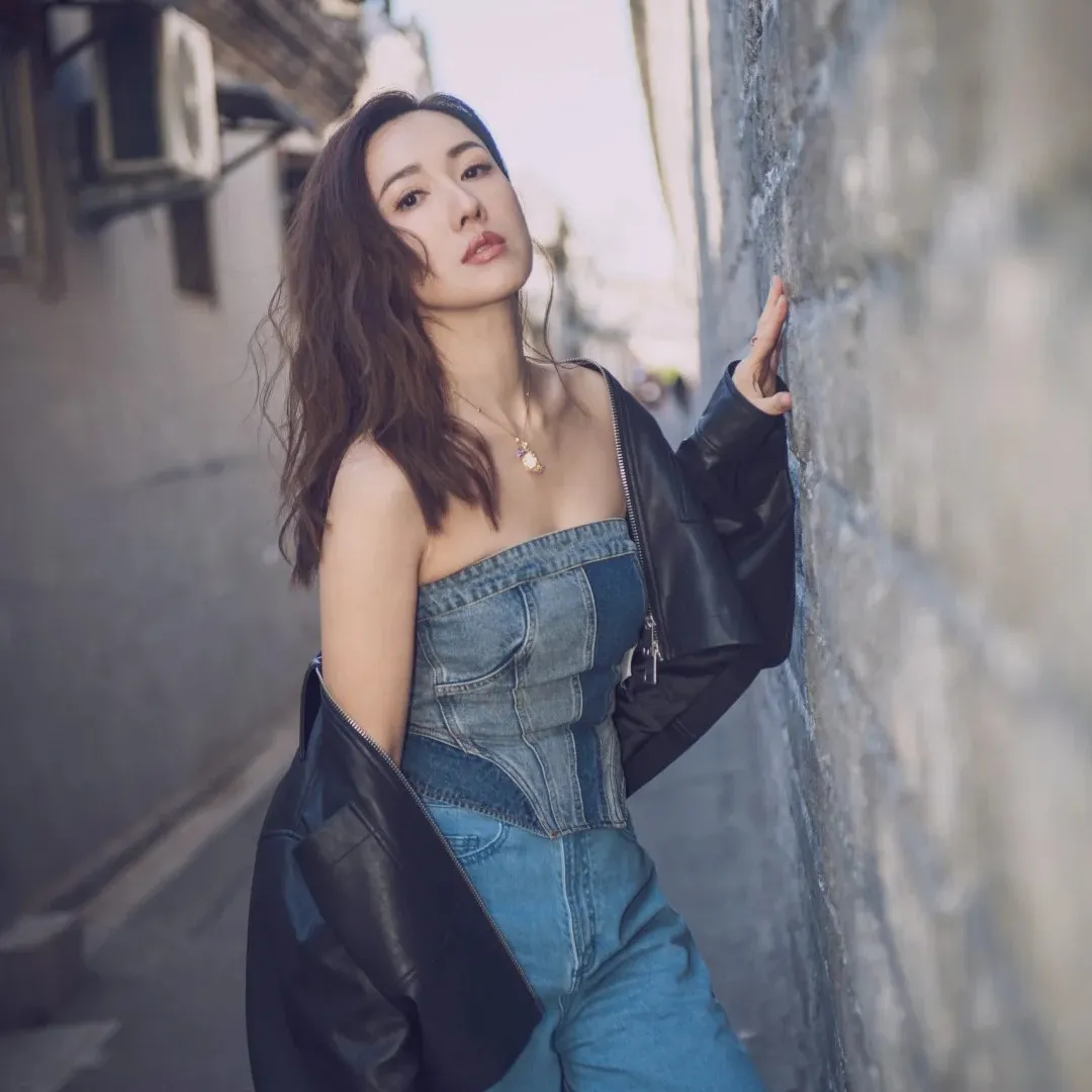 李施嬅意外曝光千呎奢華豪宅內部！睡房飽覽270度無際海景極震撼！