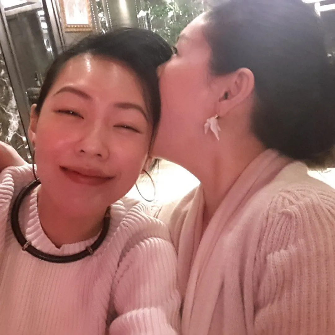 小S公開20年前回門珍貴舊照！揭大S昔日霸氣一句警告妹夫藏洋蔥！