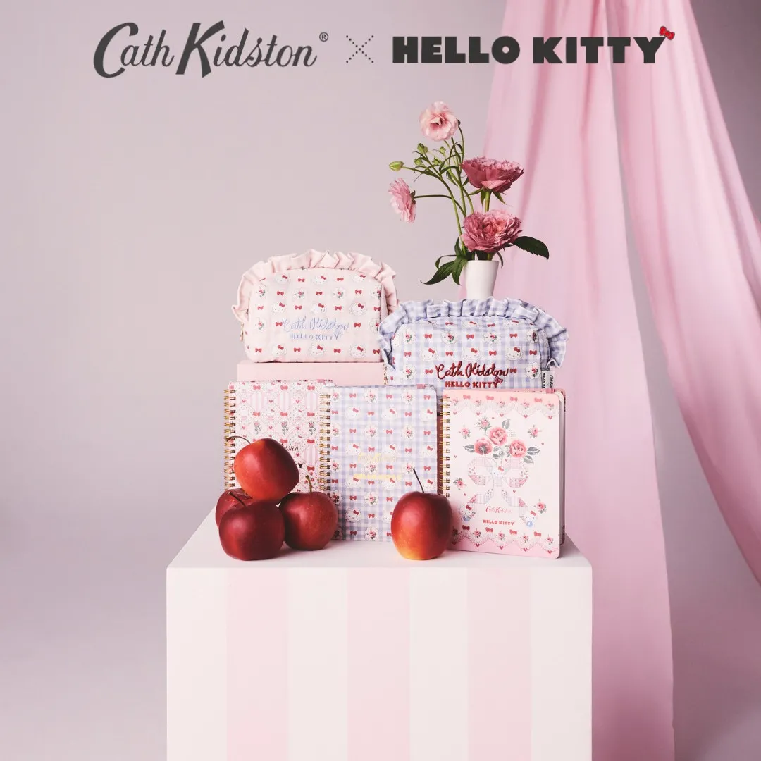Cath Kidston X Hello Kitty聯乘第二彈！6月5日登場！必買格紋珍珠袋、復古碎花小袋！