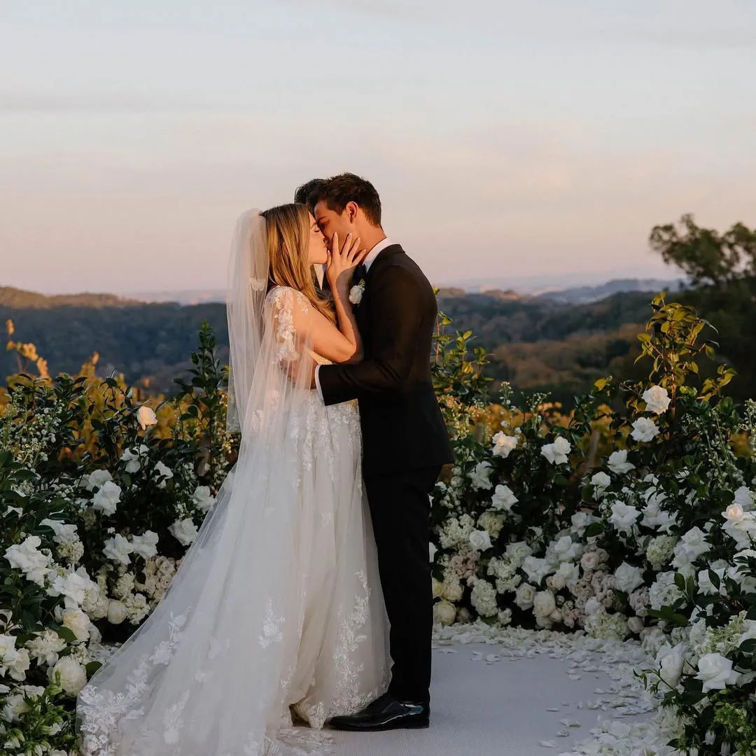 Taylor Lautner與太太甜蜜揭開BB性別！兩夫婦激動大叫落淚：我們的秘密屬於你們了！
