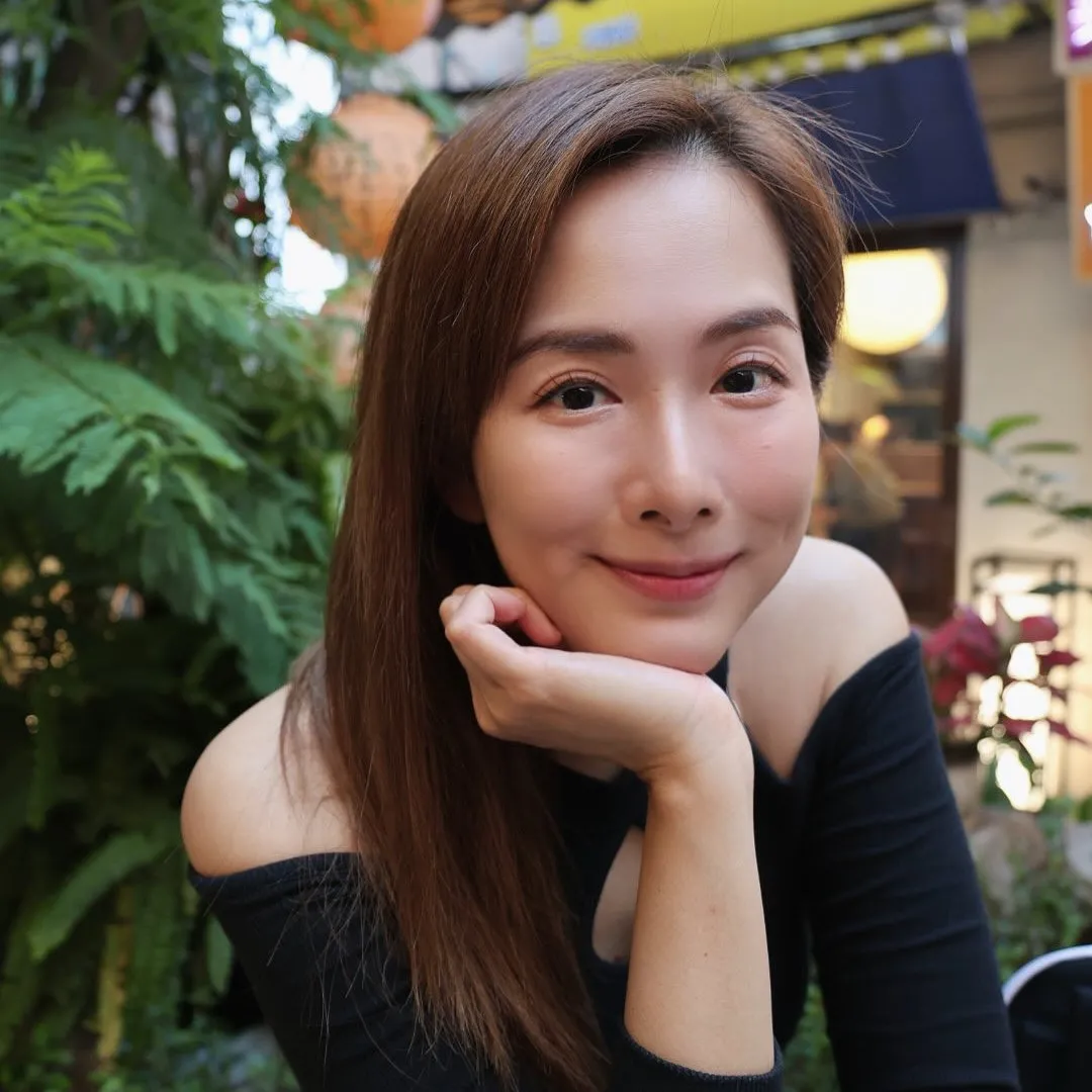 吳幸美榮升人妻後迎首個生日！罕與圈外老公同框十指緊扣甜蜜放閃！
