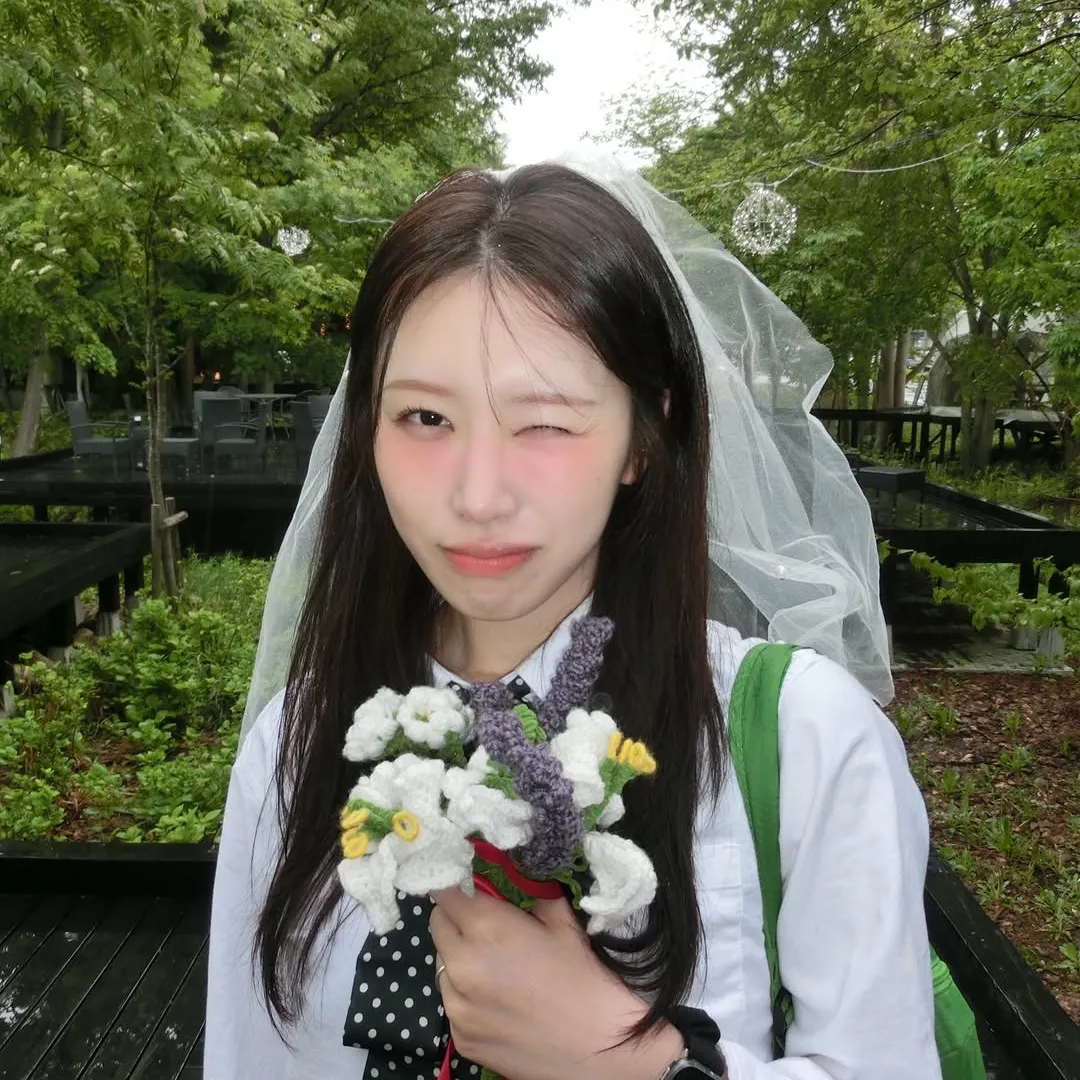 SONAMOO洪宜珍獲日籍男友北海道求婚！收大束玫瑰、珠寶：現在真的非常幸福！