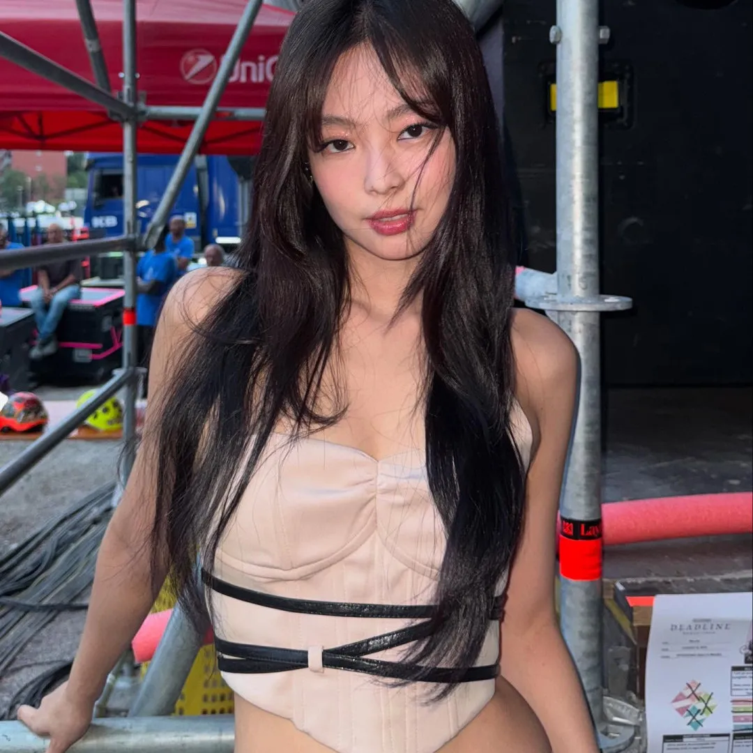 BLACKPINK Jennie突晒頭貼頭親密照！神秘男真實身份曝光震撼網民！