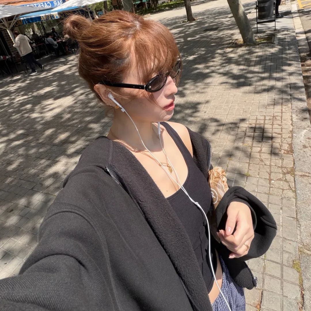 研究揭夏天著深色衫比白色更涼爽！一種顏色防曬力最強、更保護皮膚！