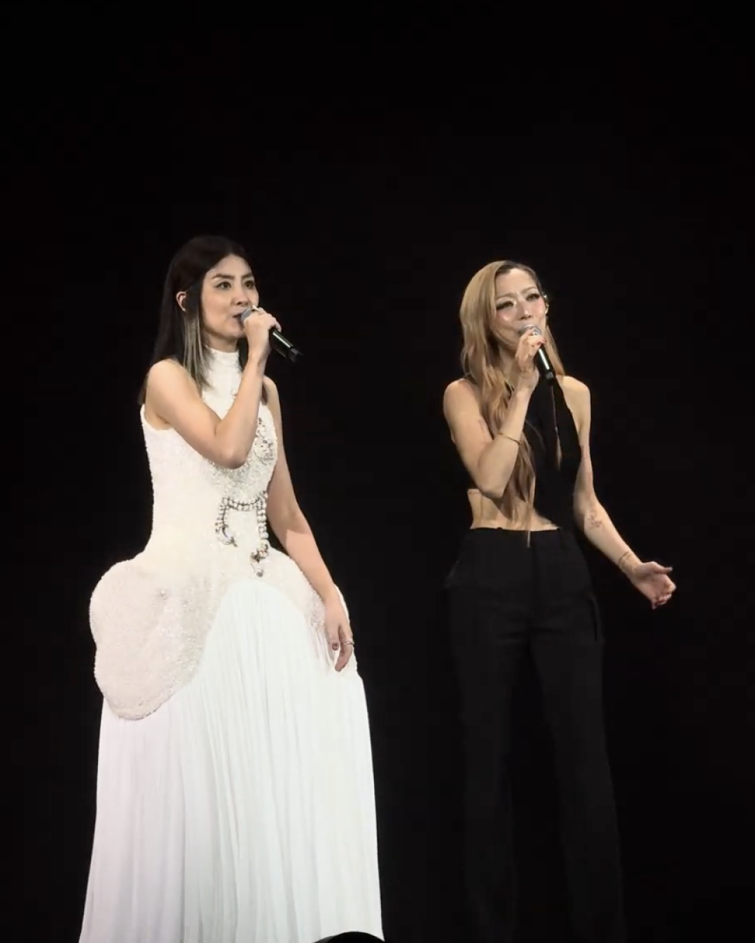 陳慧琳紅館演唱會2025｜頭場直擊嘉賓鄭秀文世紀合唱！兩大天后同框《我們都是這樣長大的》