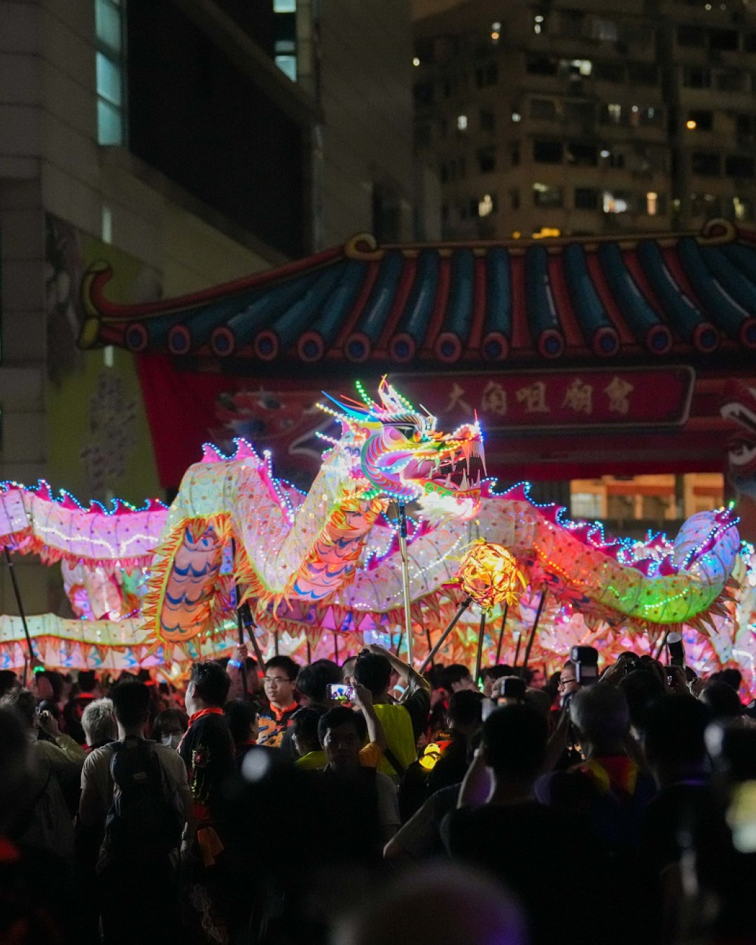 大角咀廟會11.1舉行！500呎夜光龍/十八醒獅梅花樁/免費接駁車