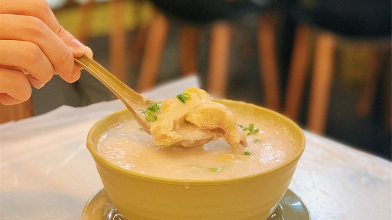 西環美食｜30年老字號「沙田強記雞粥」西環重開！招牌脆皮紅燒乳鴿／馳名雞粥／小炒王