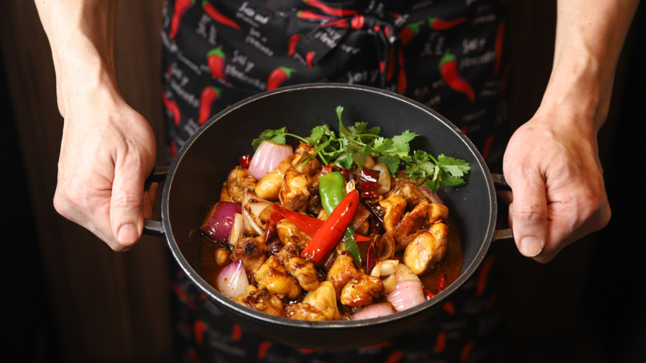 名店總廚自立門戶  自創昇華版辣子雞 / 風味雞煲