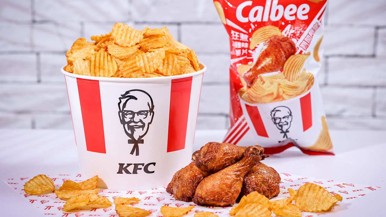 卡樂B聯乘KFC推出 期間限定狂惹香燒雞味薯片