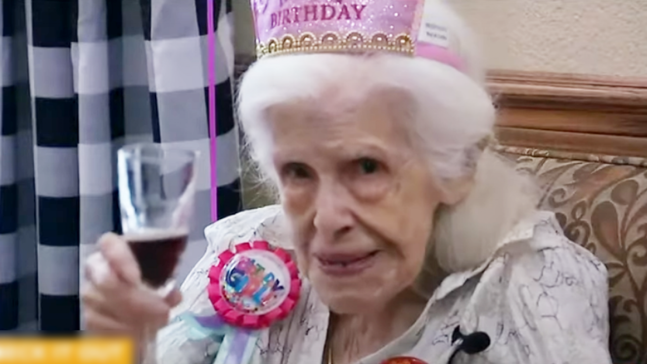美國老人慶祝101歲生日 長壽原因歸功於一款酒