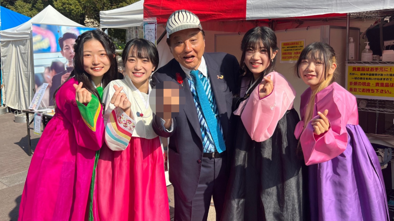 名古屋市長拍照疑擺出不文手勢 原意擺出「愛心手指」結果變成性暗示