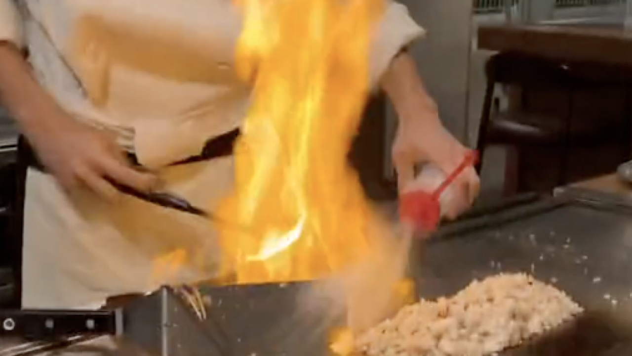 日本師傅表演花式鐵板燒  點火失手令兩食客嚴重燒傷