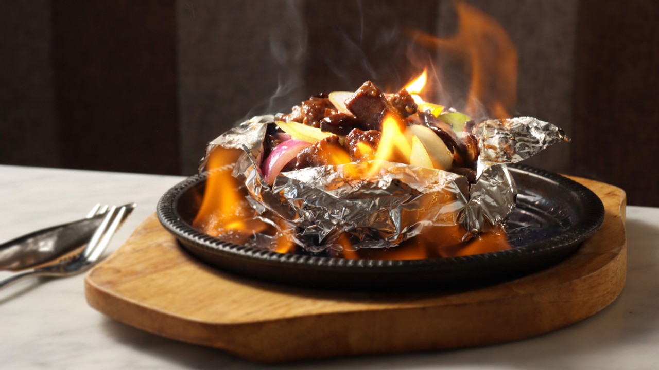 西環 One Man Band 小炒店 鬼馬炸大「腸」 / 古法龍井燻雞