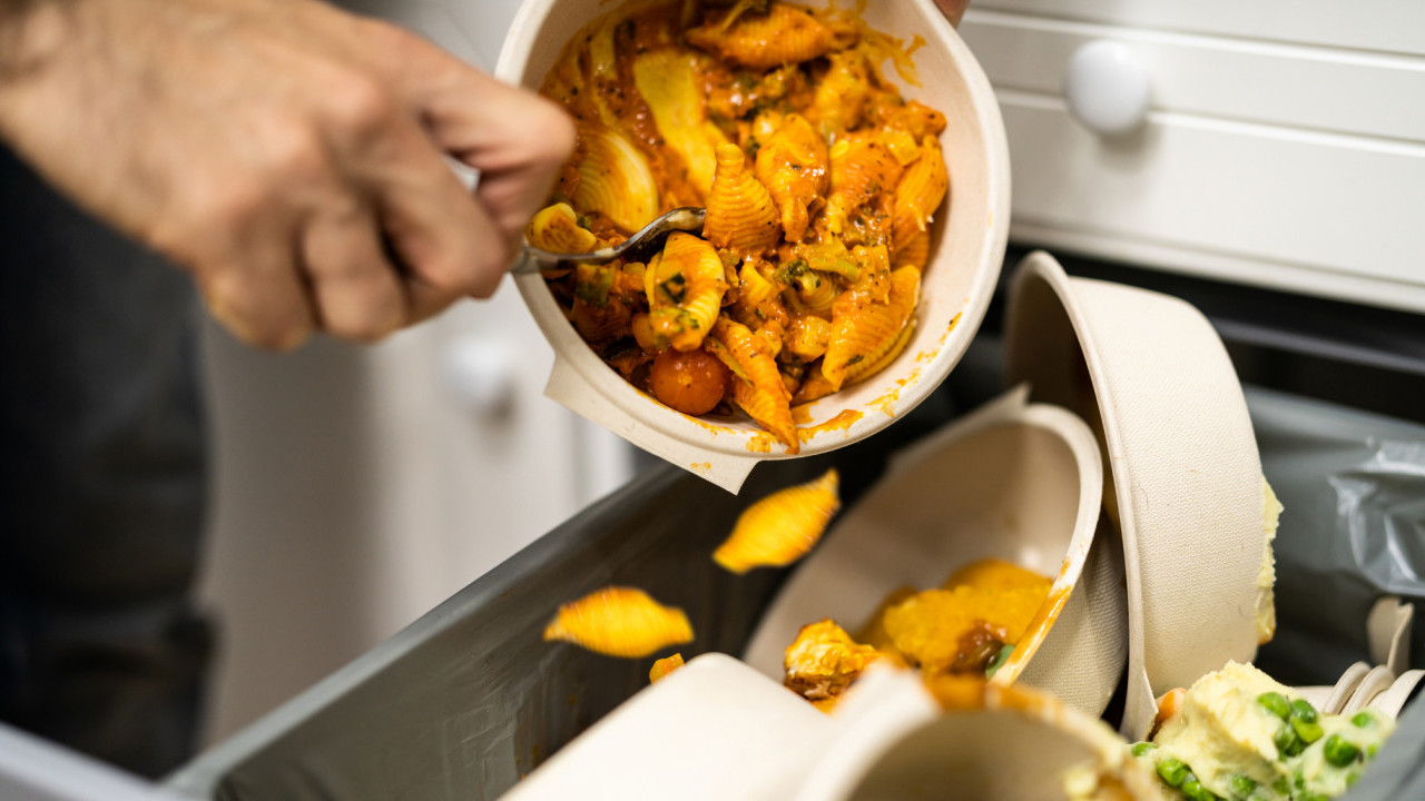 將賣剩食物做成盲盒出售 剩菜盲盒受內地年輕人追捧