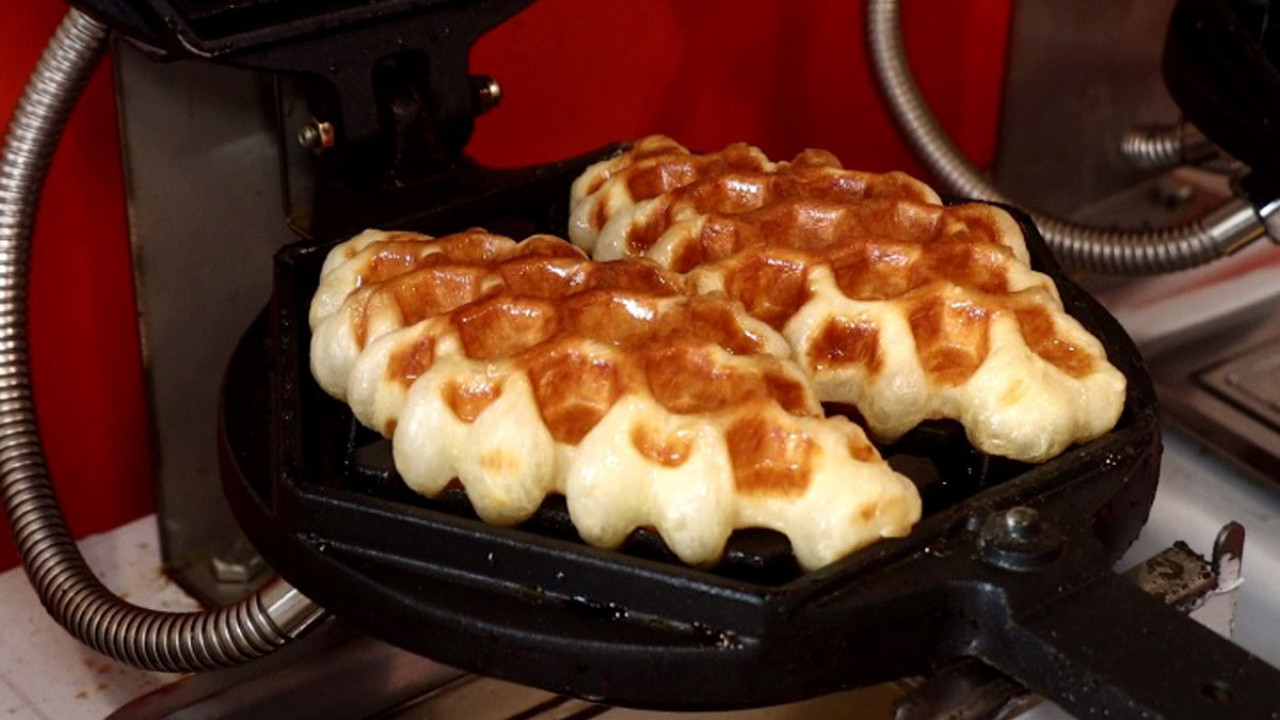 元朗牛角包窩夫店  3 款爆漿吉士口味 / 必食足料龍蝦窩夫堡