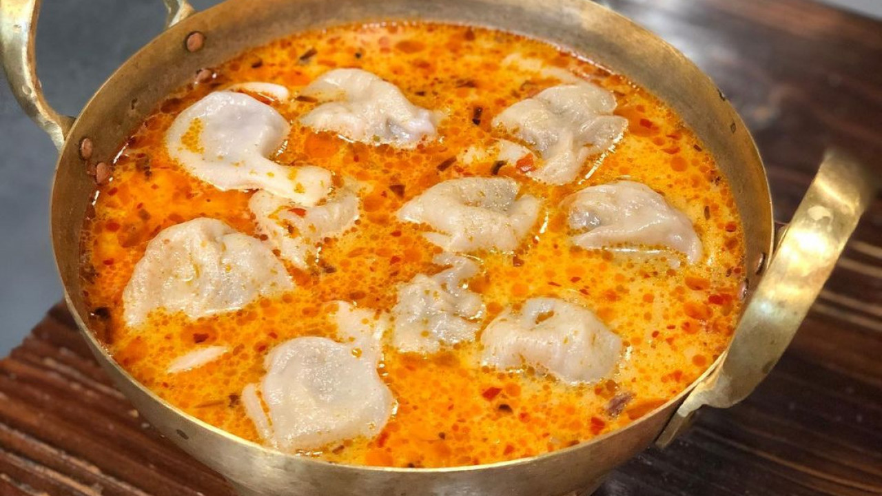 佐敦餃子店丨酸辣惹味冬蔭功湯餃！爆汁芝士牛肉餃／孜然羊肉脆煎餃／番茄雞蛋餃／濃醬擔擔麵