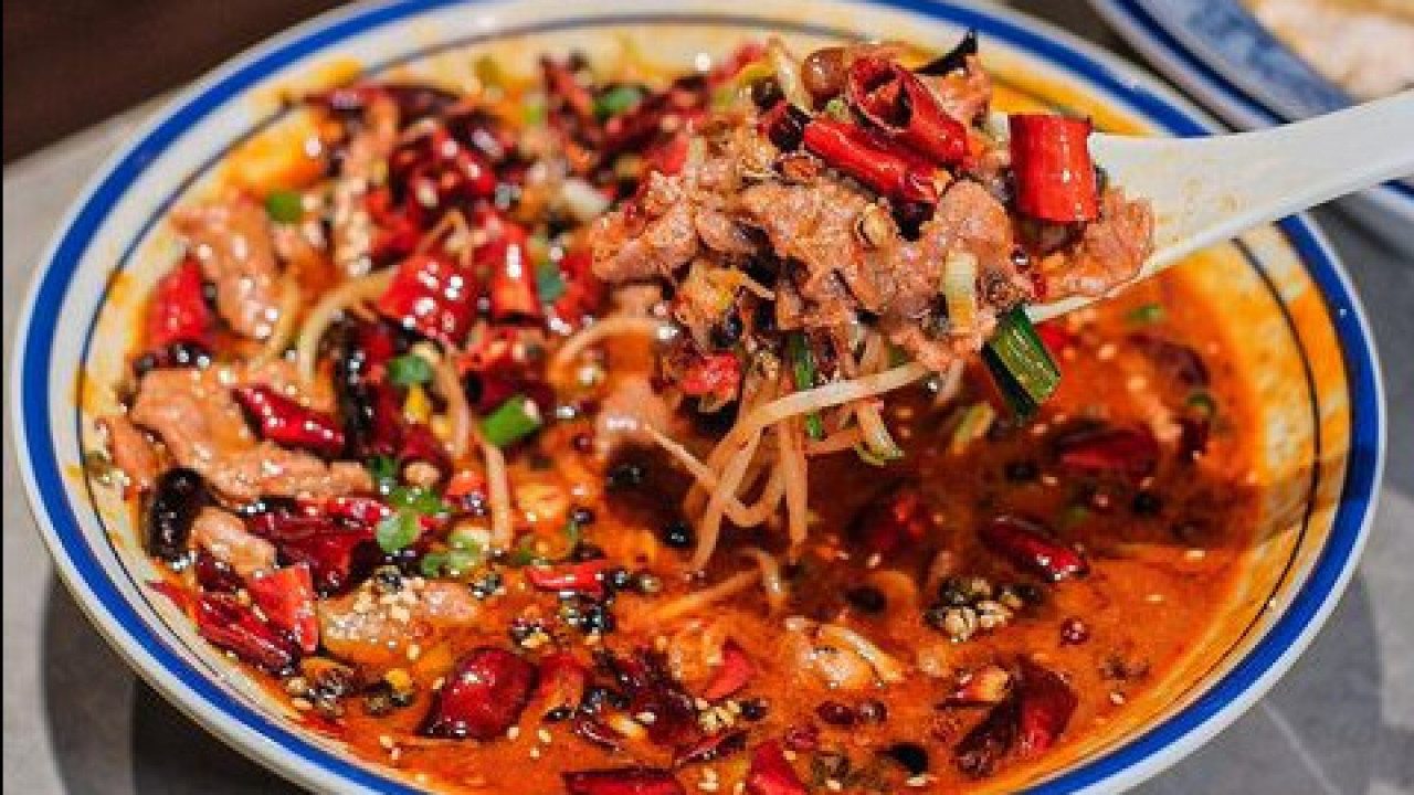 旺角美食丨人氣地道川菜館「見見面」插旗旺角！ $55抵食水煮牛肉／招牌酸菜桂花魚／紅糖糍粑／炸饅頭 